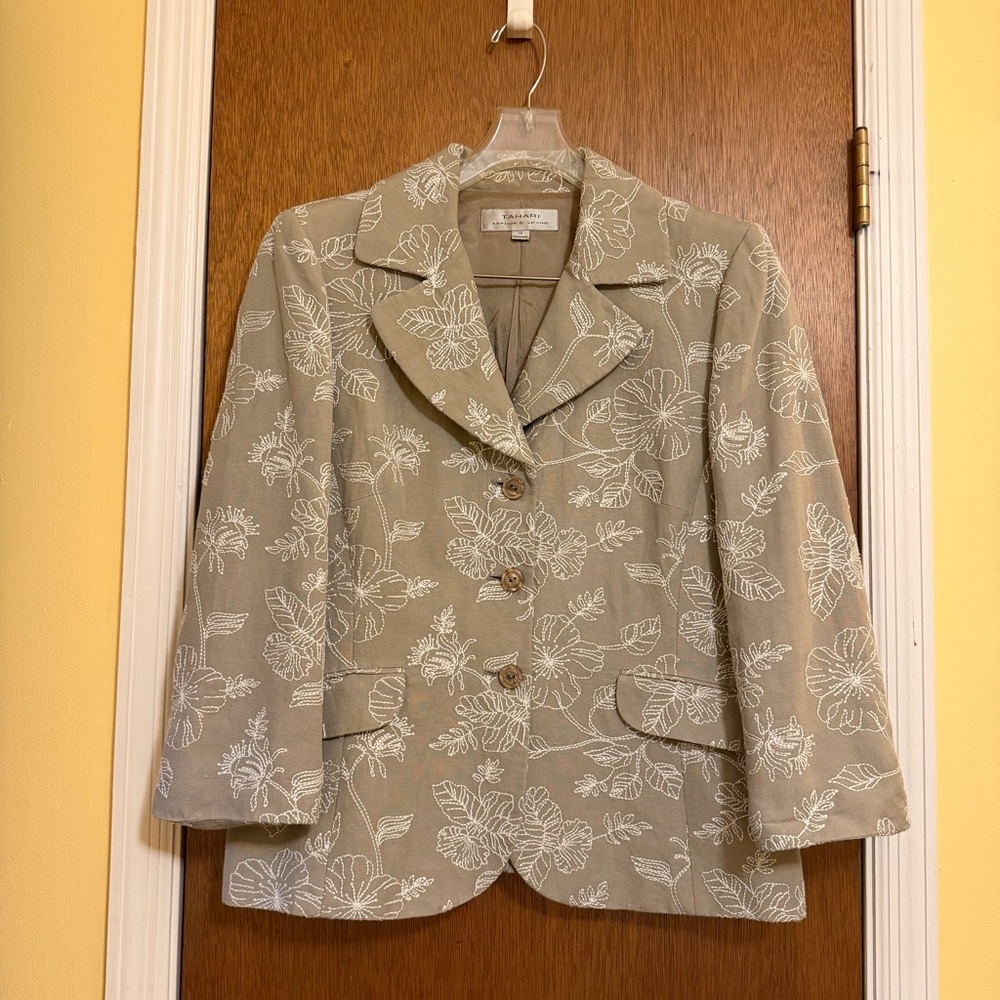 Tahari 3 Button Beige Floral Blazer